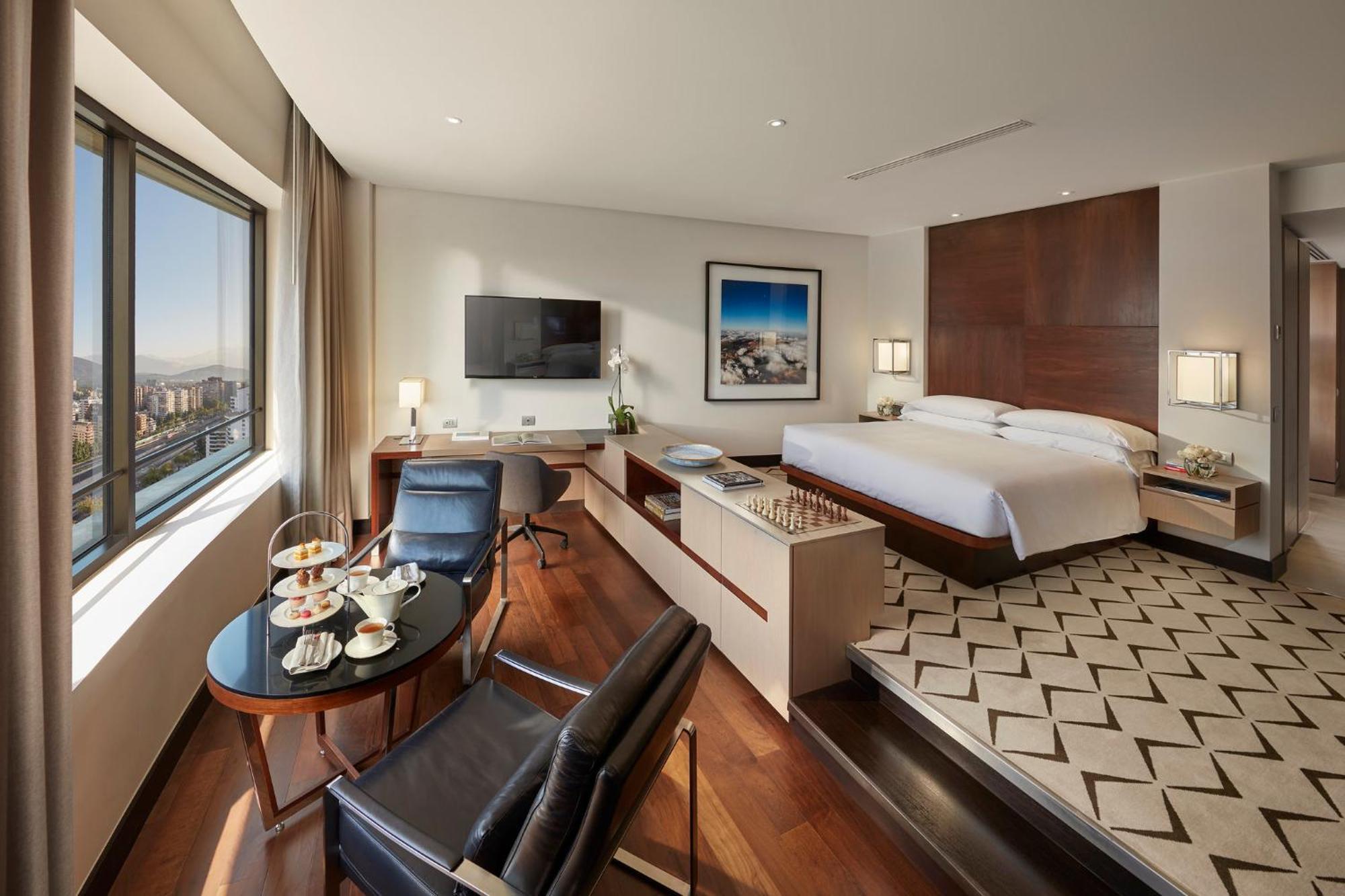 ホテル グランド ハイアット サンティアゴ エクステリア 写真 A suite at the Conrad Istanbul Bosphorus