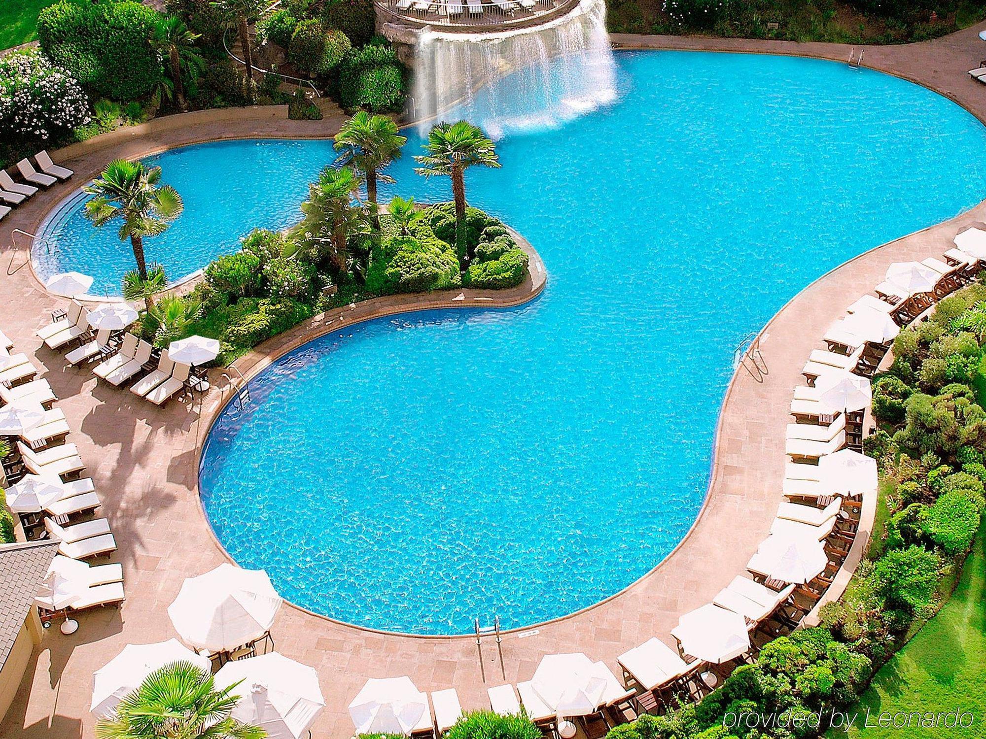 ホテル グランド ハイアット サンティアゴ エクステリア 写真 The pool at the Westin Palace, Madrid